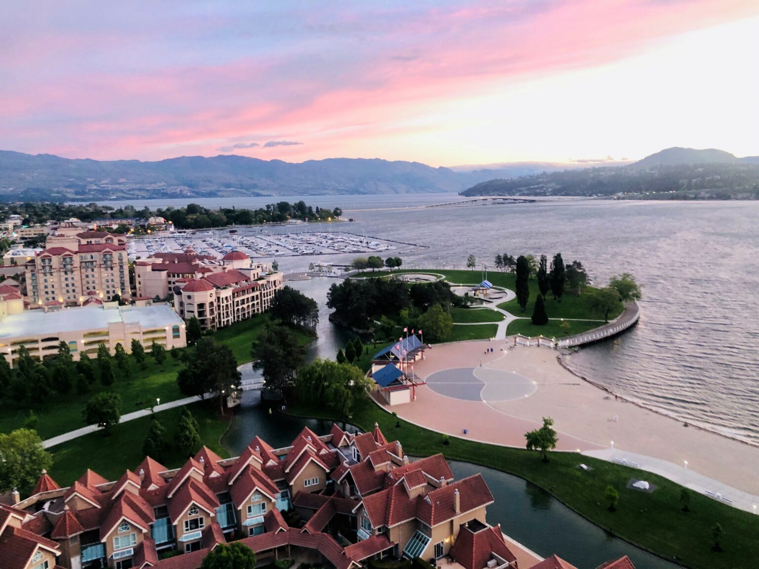 Sunset Waterfront Resort Kelowna Resort