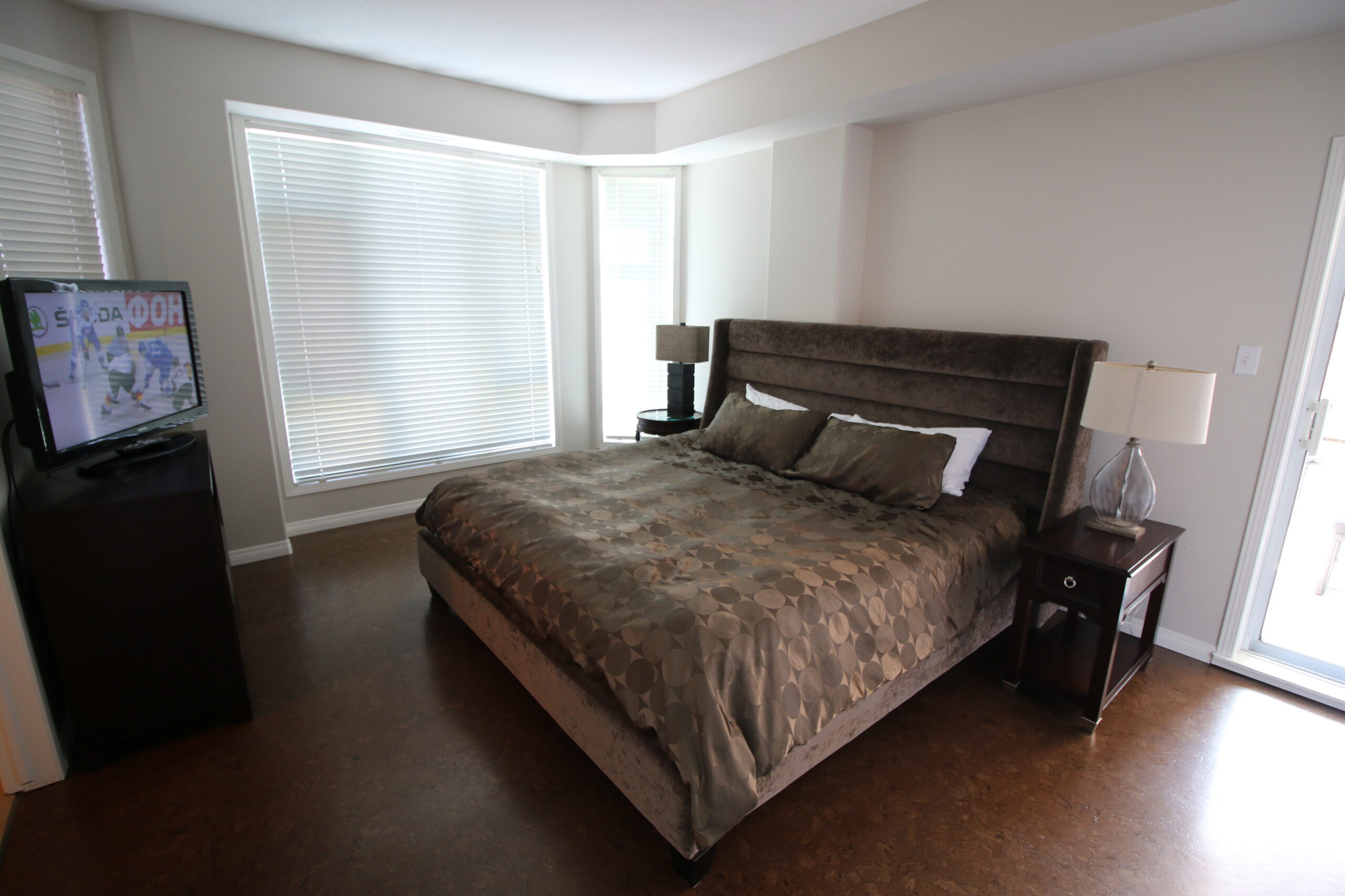 S1602 Master Bed Kelowna Resort