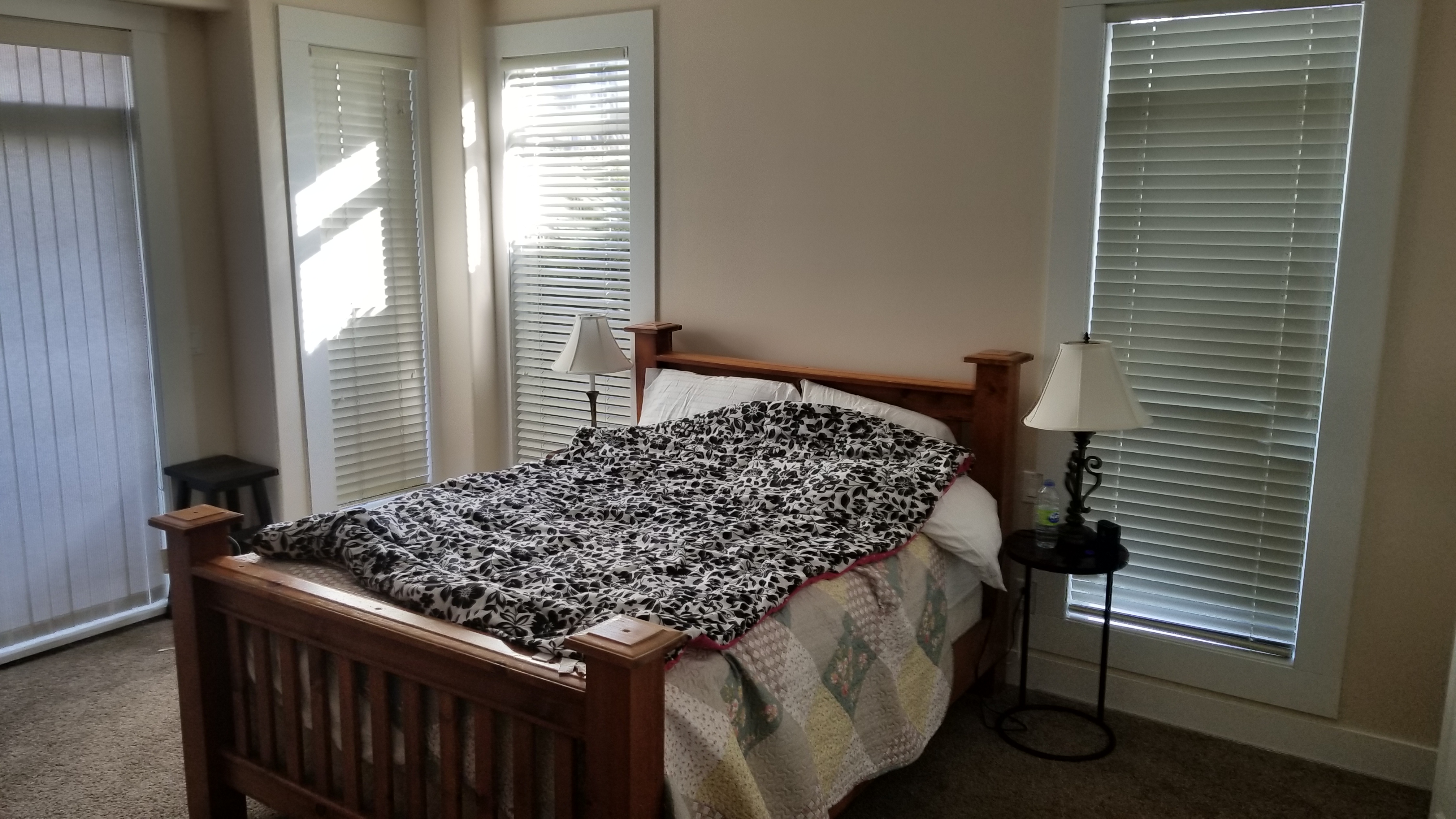 DB142Master_Bed Kelowna Resort