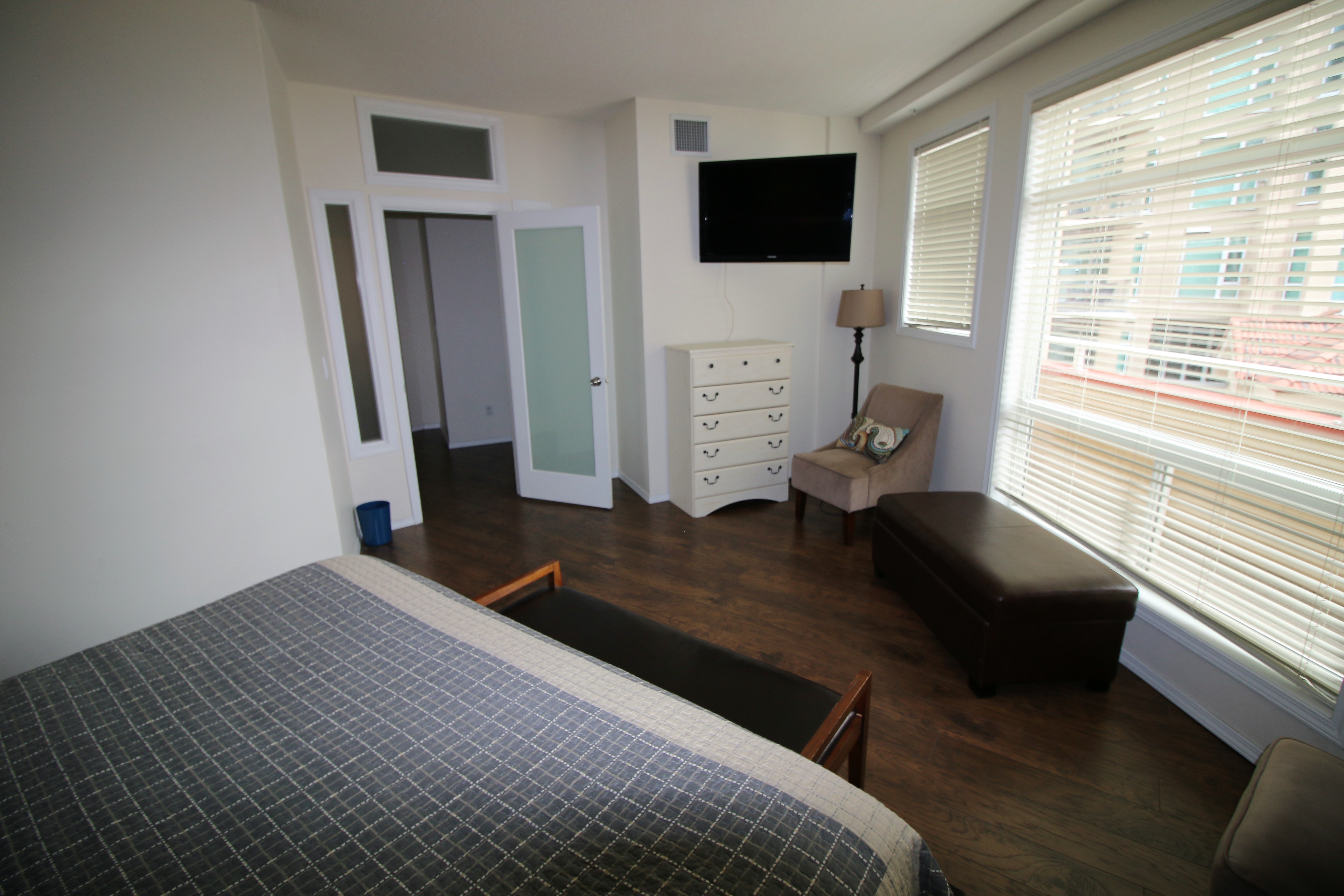 DB336Master_Bed Kelowna Resort