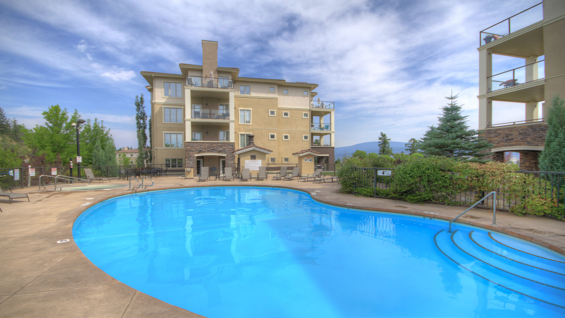 P1201 Pool Kelowna Resort